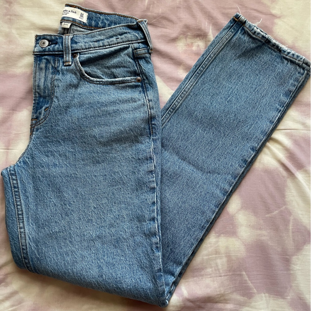 Abercrombie The Straight Mid Rise Curve Love Jeans